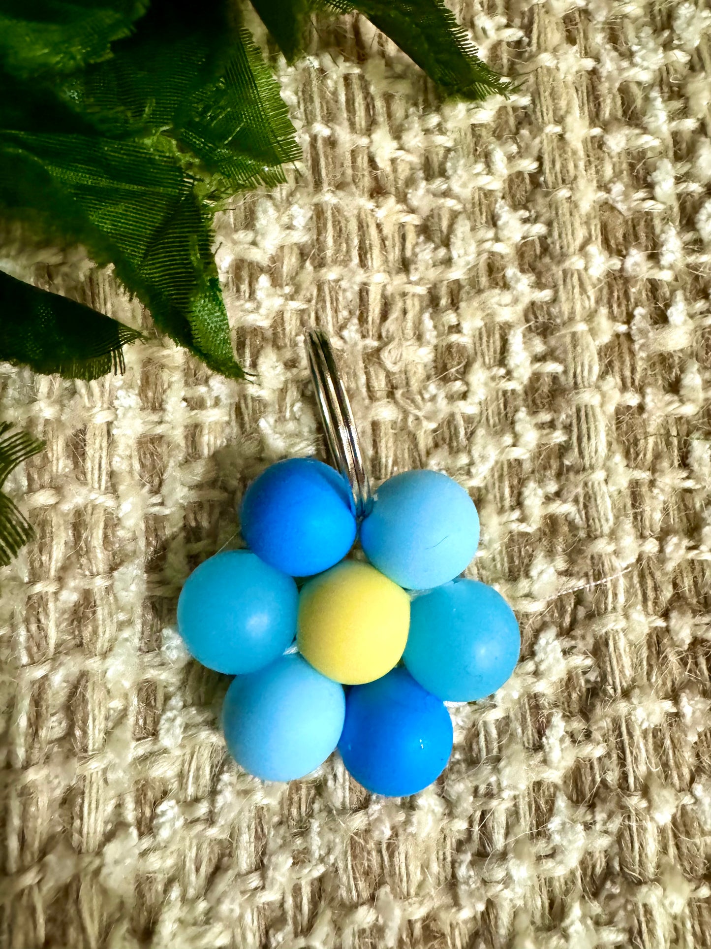 Blue/yellow flower. K